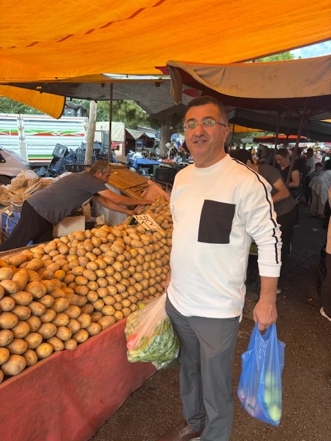 Ramazan Öksüz: “Payas halkı iki haftadır pazarsız, çözüm üretmek belediyenin görevidir”